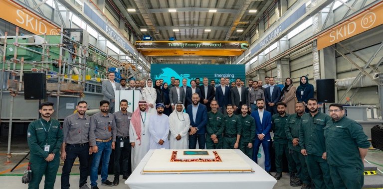 Gathering of people to commemorate expansion of Baker Hughes' Dammam facility