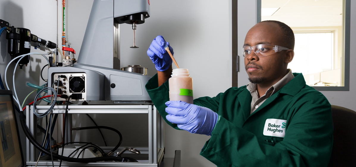 Baker Hughes fluids engineer in the lab testing drilling fluids.