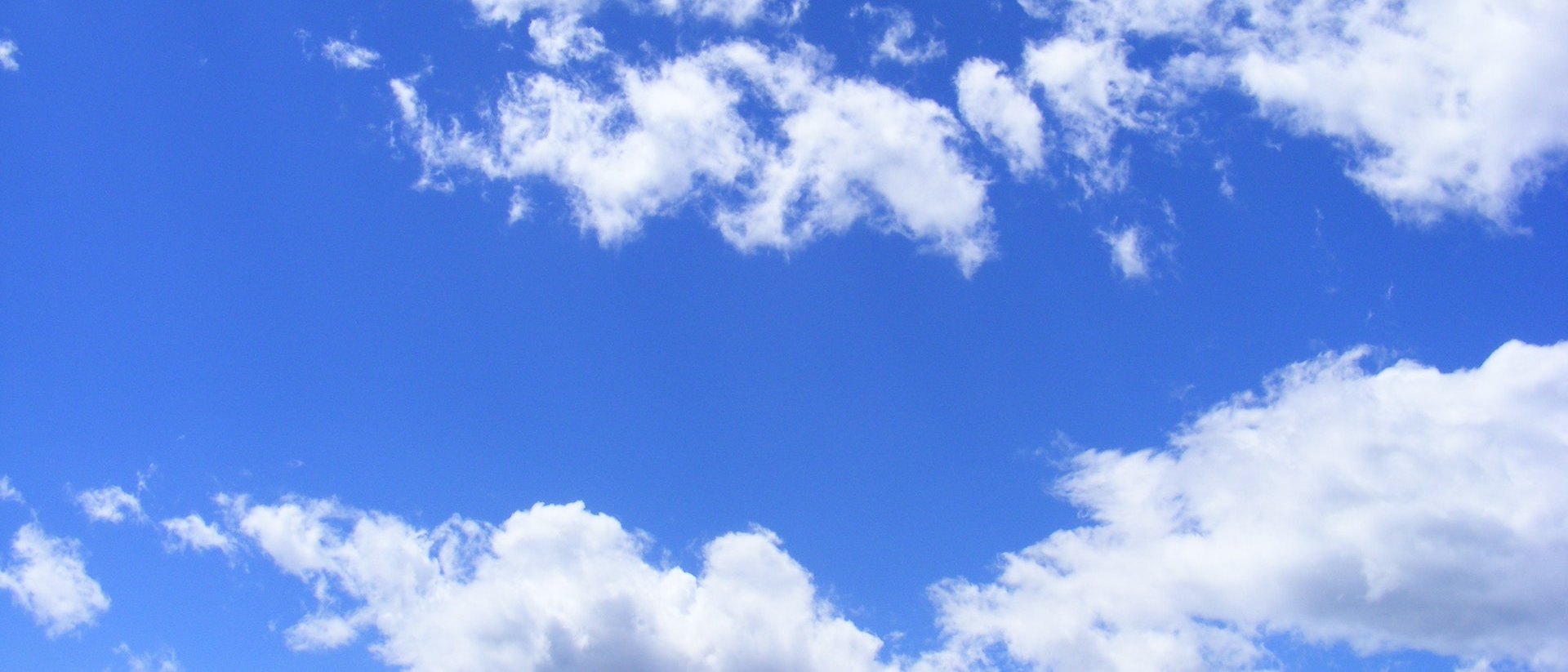 Photo of the sky with clouds.