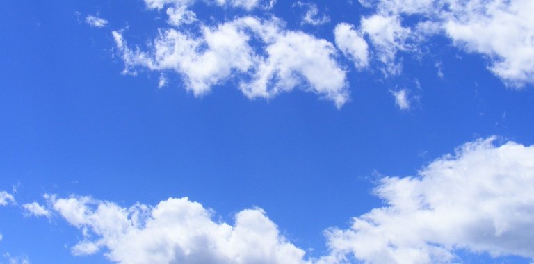 Photo of the sky with clouds.